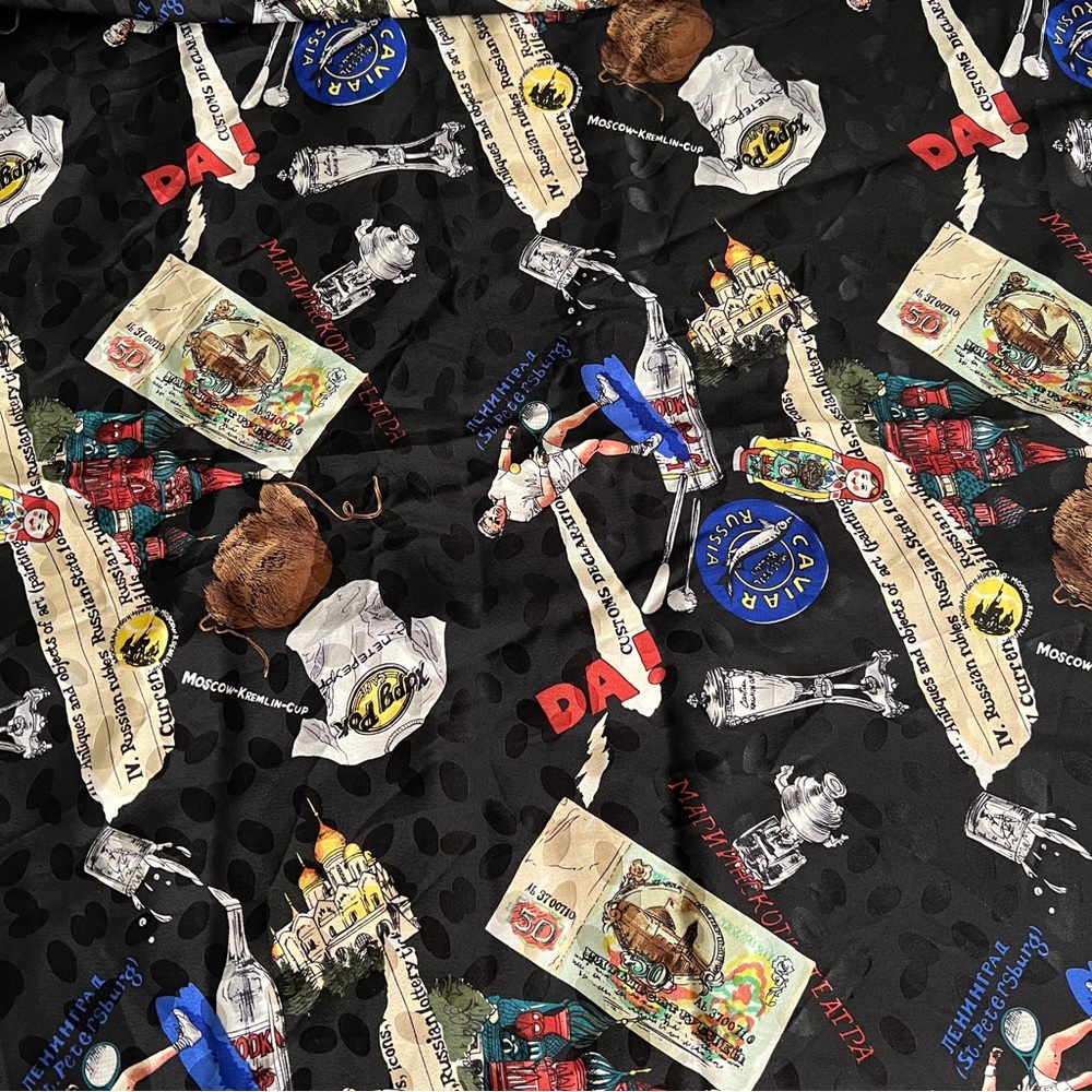 Nicole Miller Vintage Iconic Moscow Kremlin Russia 100% Silk Scarf 42 X 42”